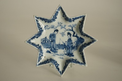 Un service &agrave; mendiants en porcelaine de Chine bleu et blanc, Kangxi