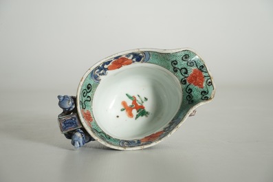 Une coupe libatoire en porcelaine de Chine famille verte, Kangxi
