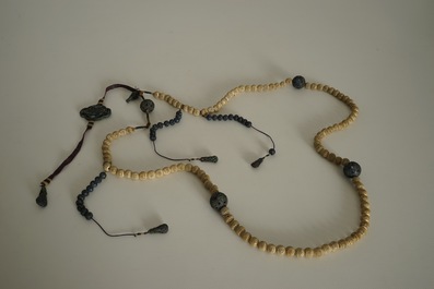 A Chinese ivory and enamelled silver court necklace, 18th C.