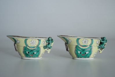 A pair of Chinese verte biscuit libation cups, 18/19th C.