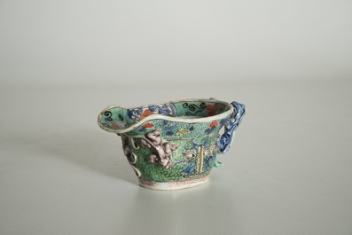 Une coupe libatoire en porcelaine de Chine famille verte, Kangxi