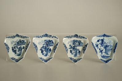 Un service &agrave; mendiants en porcelaine de Chine bleu et blanc, Kangxi