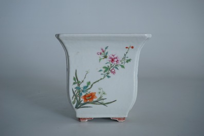 Een Chinese famille rose jardini&egrave;re met figurendecor, Guangxu merk en wellicht periode