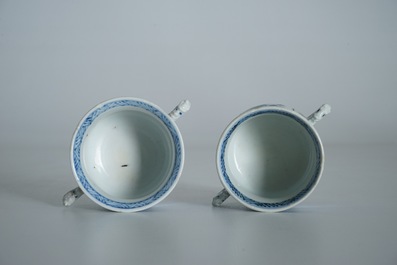 Twee Chinese blauwwitte wierookbranders met floraal decor, Kangxi