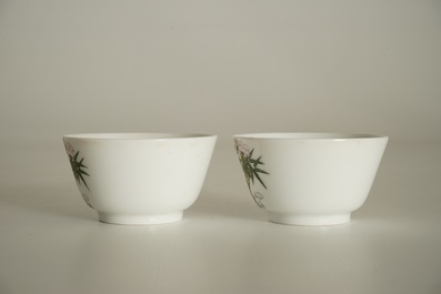 A pair of Chinese famille rose cups with floral design, 19/20th C.