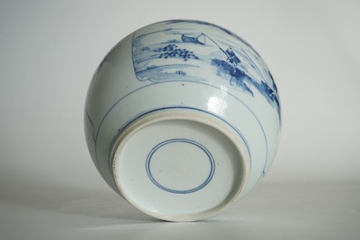 Un pot globulaire en porcelaine de Chine bleu et blanc, Kangxi