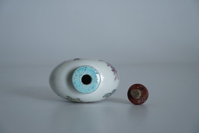 A Chinese qianjiang cai snuff bottle with calligraphy and flowers, 19/20th C.