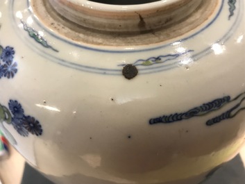 Een Chinese doucai gemberpot, Chenghua merk, Kangxi of later