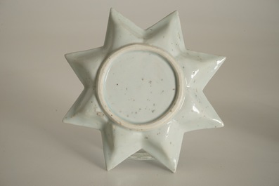 Un service &agrave; mendiants en porcelaine de Chine bleu et blanc, Kangxi