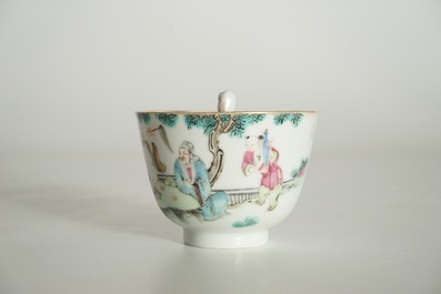 Une tasse surprise en porcelaine de Chine famille rose, marque et p&eacute;riode de Xianfeng