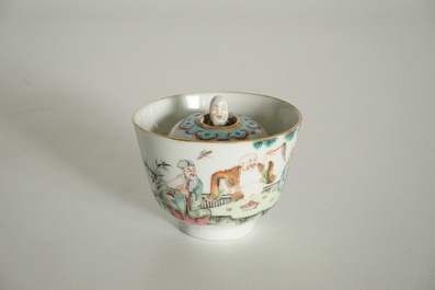 Une tasse surprise en porcelaine de Chine famille rose, marque et p&eacute;riode de Xianfeng