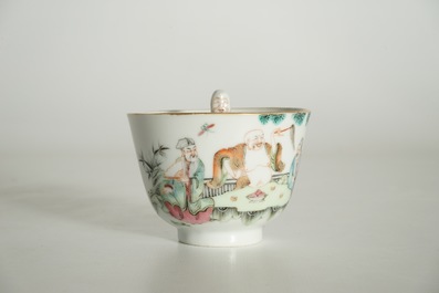 Une tasse surprise en porcelaine de Chine famille rose, marque et p&eacute;riode de Xianfeng