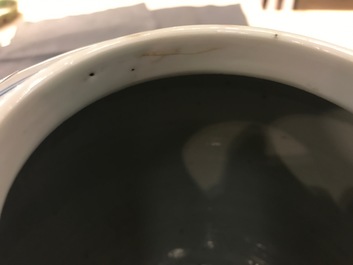 Een Chinese doucai gemberpot, Chenghua merk, Kangxi of later
