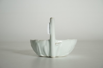 A Chinese blanc de Chine lotus-shaped water dropper, 19/20th C.