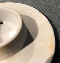 A Chinese qianjiang cai teapot and cover, Tongzhi mark, 19/20th C.