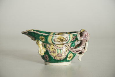 Een Chinese famille verte libation cup, Kangxi