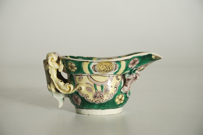 Een Chinese famille verte libation cup, Kangxi