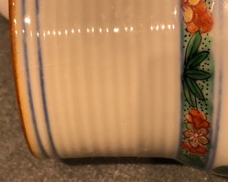 A Chinese famille verte sprinkler and a mug, Kangxi