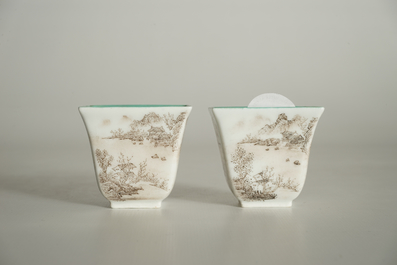 A pair of Chinese square-shaped cups with landscape design, Jiaqing mark, 19/20th C.
