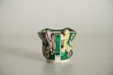 Een Chinese famille verte libation cup, Kangxi