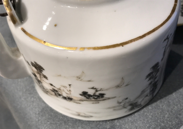 A Chinese qianjiang cai teapot and cover, Tongzhi mark, 19/20th C.