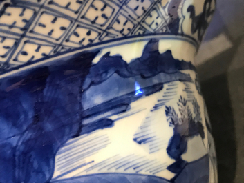 Un bol de type klapmuts en porcelaine de Chine bleu et blanc, marque de Chenghua, Kangxi