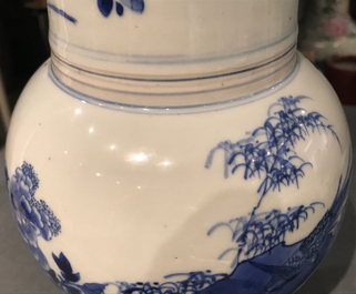 Un vase de forme yenyen en porcelaine de Chine bleu et blanc, Kangxi