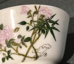 A pair of Chinese famille rose cups with floral design, 19/20th C.