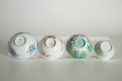 Vier diverse Chinese famille rose en blauwwitte kommen, 19/20e eeuw
