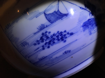 Un pot globulaire en porcelaine de Chine bleu et blanc, Kangxi