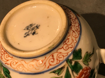 A Chinese famille verte sprinkler and a mug, Kangxi