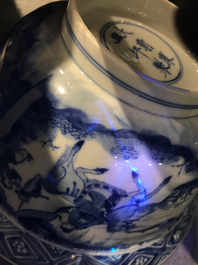 Een Chinese blauwwitte klapmutskom, Kangxi merk en periode