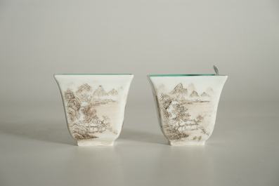 A pair of Chinese square-shaped cups with landscape design, Jiaqing mark, 19/20th C.