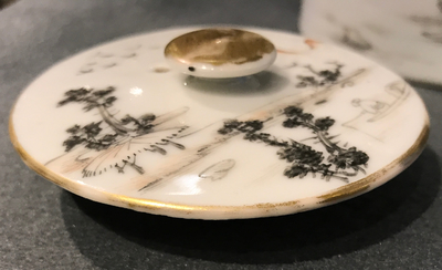 A Chinese qianjiang cai teapot and cover, Tongzhi mark, 19/20th C.