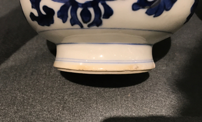 A pair of Chinese blue and white bottle vases, Kangxi