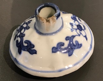 Drie Chinese blauwwitte Hatcher cargo type mosterdpotjes met deksels, Transitie periode