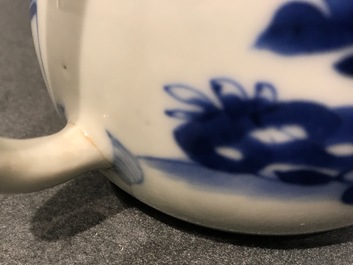 Une th&eacute;i&egrave;re en porcelaine de Chine bleu et blanc &agrave; d&eacute;cor de "La Romance de la chambre de l'ouest", Yongzheng