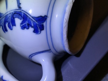 Drie Chinese blauwwitte Hatcher cargo type mosterdpotjes met deksels, Transitie periode