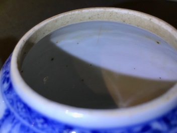 Une th&eacute;i&egrave;re en porcelaine de Chine bleu et blanc &agrave; d&eacute;cor de "La Romance de la chambre de l'ouest", Yongzheng