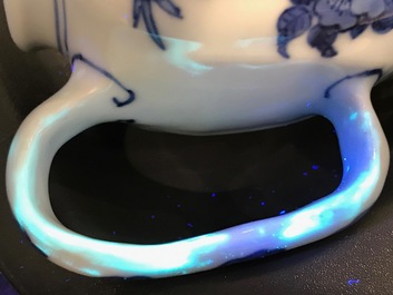 Drie Chinese blauwwitte Hatcher cargo type mosterdpotjes met deksels, Transitie periode