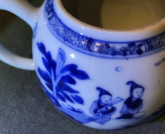 Une th&eacute;i&egrave;re en porcelaine de Chine bleu et blanc &agrave; d&eacute;cor de "La Romance de la chambre de l'ouest", Yongzheng