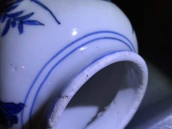 Drie Chinese blauwwitte Hatcher cargo type mosterdpotjes met deksels, Transitie periode