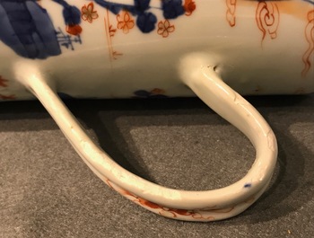 Une paire de chopes en pocelaine de Chine de style Imari, Kangxi