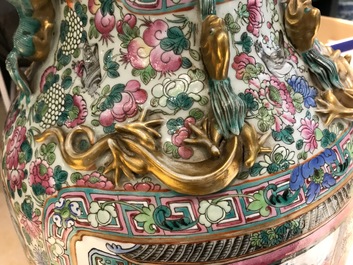 A pair of very large Chinese famille rose vases with war scenes, 19th C.
