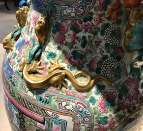 A pair of very large Chinese famille rose vases with war scenes, 19th C.