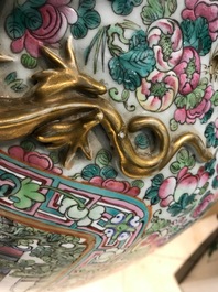A pair of very large Chinese famille rose vases with war scenes, 19th C.