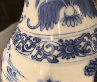 Een Chinese blauwwitte flesvormige vaas, Transitie periode