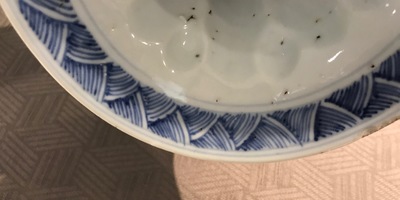 Een Chinees blauwwit vijf-delig kaststel, Kangxi