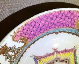 Une paire d'assiettes aux armoiries d'alliance de marriage pour le march&eacute; fran&ccedil;ais, Chine, Qianlong, vers 1737