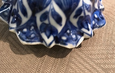 Een Chinees blauwwit vijf-delig kaststel, Kangxi